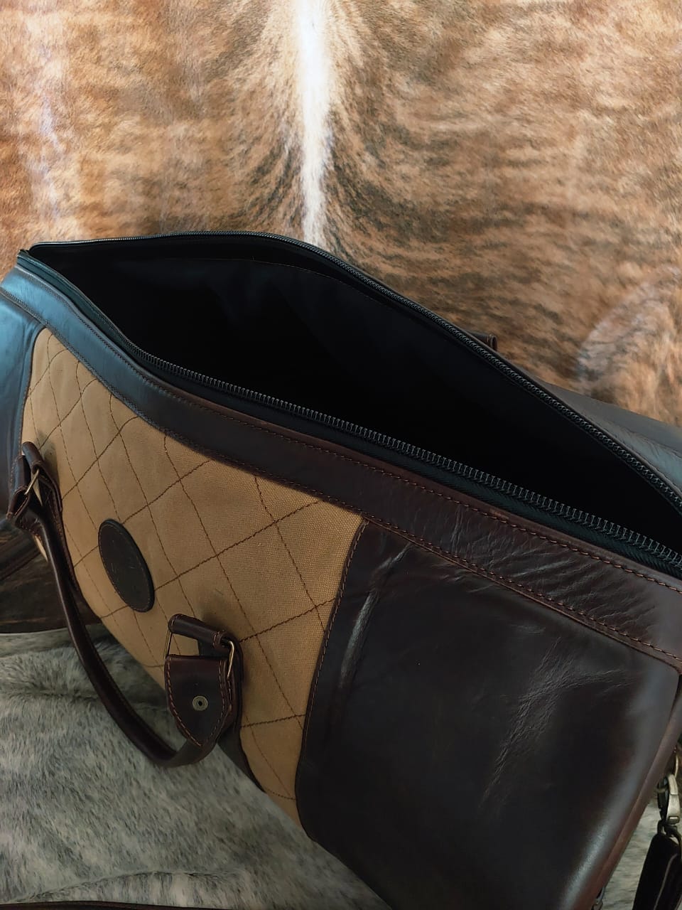 Olifant Duffel Bag w/ Canvas